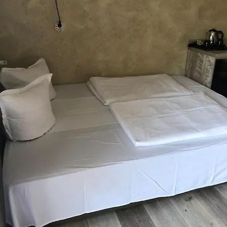 Haus Kaernten بيت ضيافة 2*