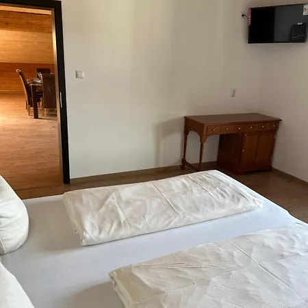 Haus Kaernten بيت ضيافة 2*