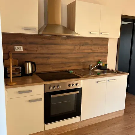 Haus Kaernten بيت ضيافة 2*