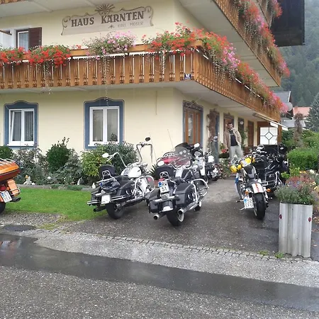 Haus Kaernten ゲストハウス